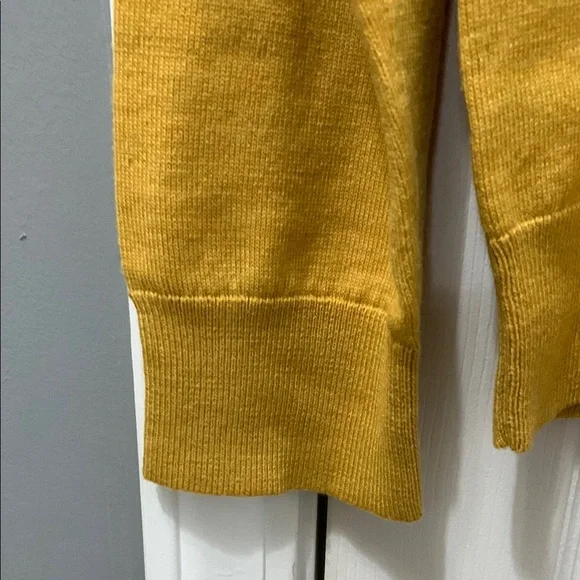 BANANA REPUBLIC Men's Gold Sweater